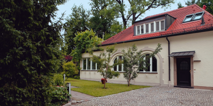 Felix-Dahn-Straße, Allianz