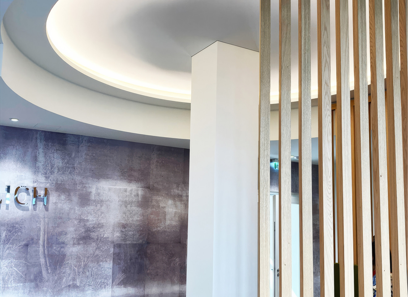 Karlstraße, Beleuchtungsdetail im Empfangsbereich